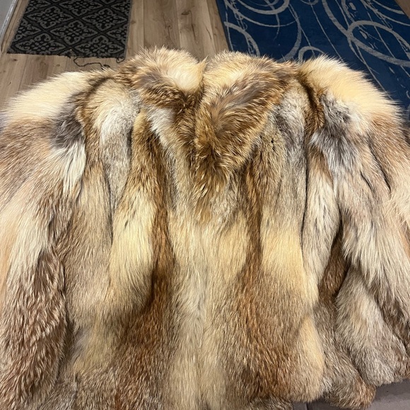 100% REAL Red Wolf Fur Coat - $2500 Resale Value - Picture 8 of 10